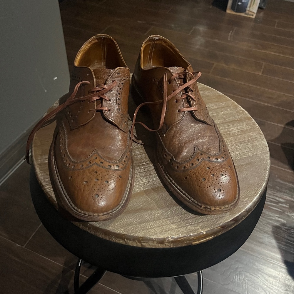 MEN'S WINGTIP SHOES